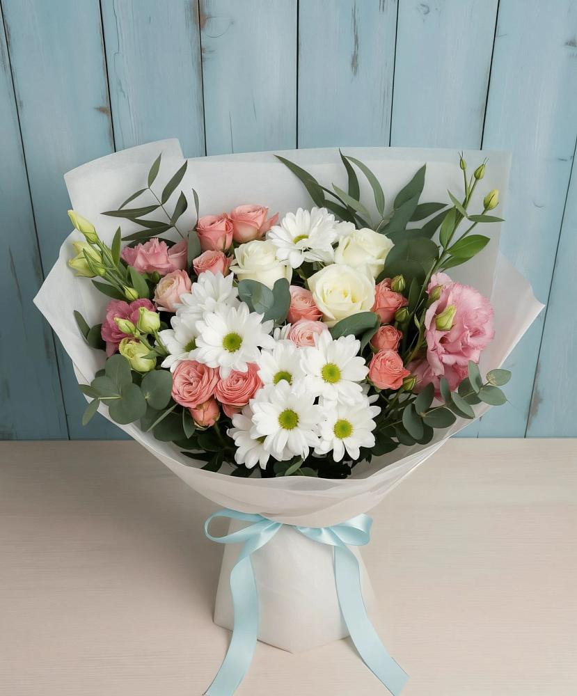 Букет цветов из: Розы, Лизиантусы и Хризантемы в Загорянский