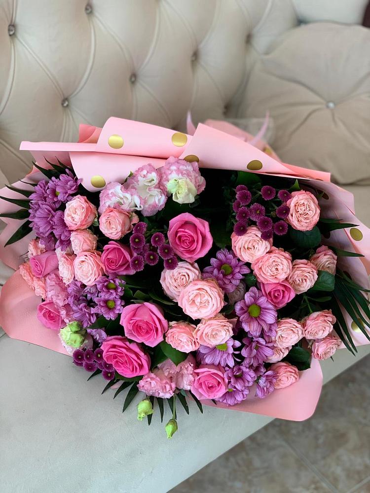 Букет цветов из: Хризантемы, Розы и Лизиантусы в Загорянский