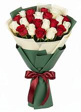 Букет Микс из красных и белых роз в Загорянский