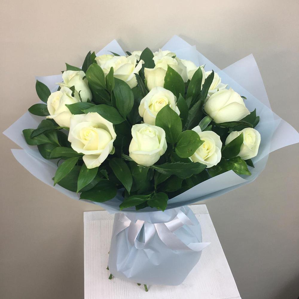 Букет 15 Белых роз Проуд в Загорянский