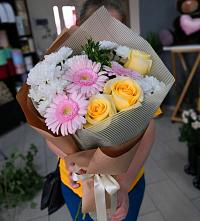 Букет цветов из:  Герберы, Розы и Хризантемы в Загорянский