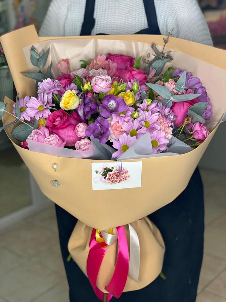 Букет цветов из: Хризантемы, Гвоздики и Альстромерии в Загорянский