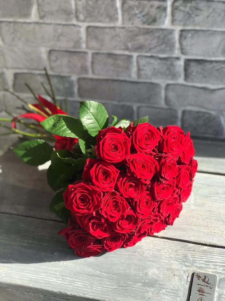 Букет Красные розы Фридом в Загорянский