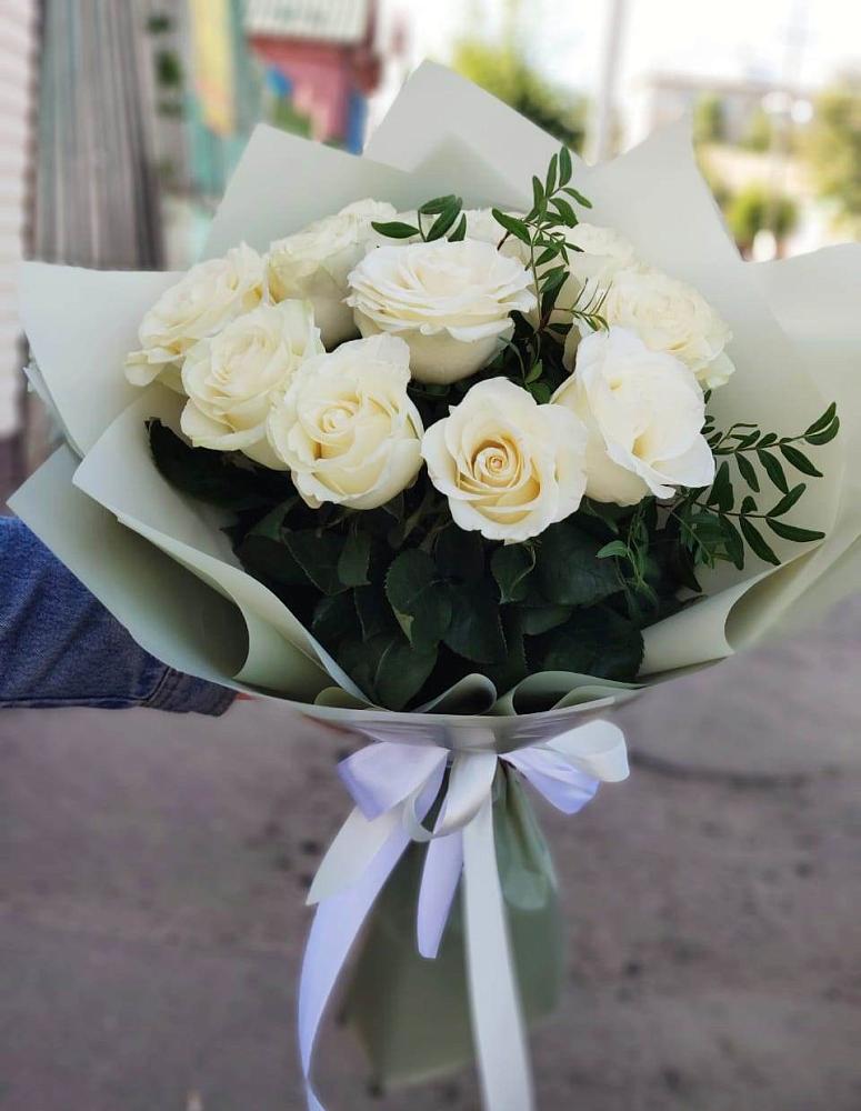 Букет Белые розы Проуд в Загорянский