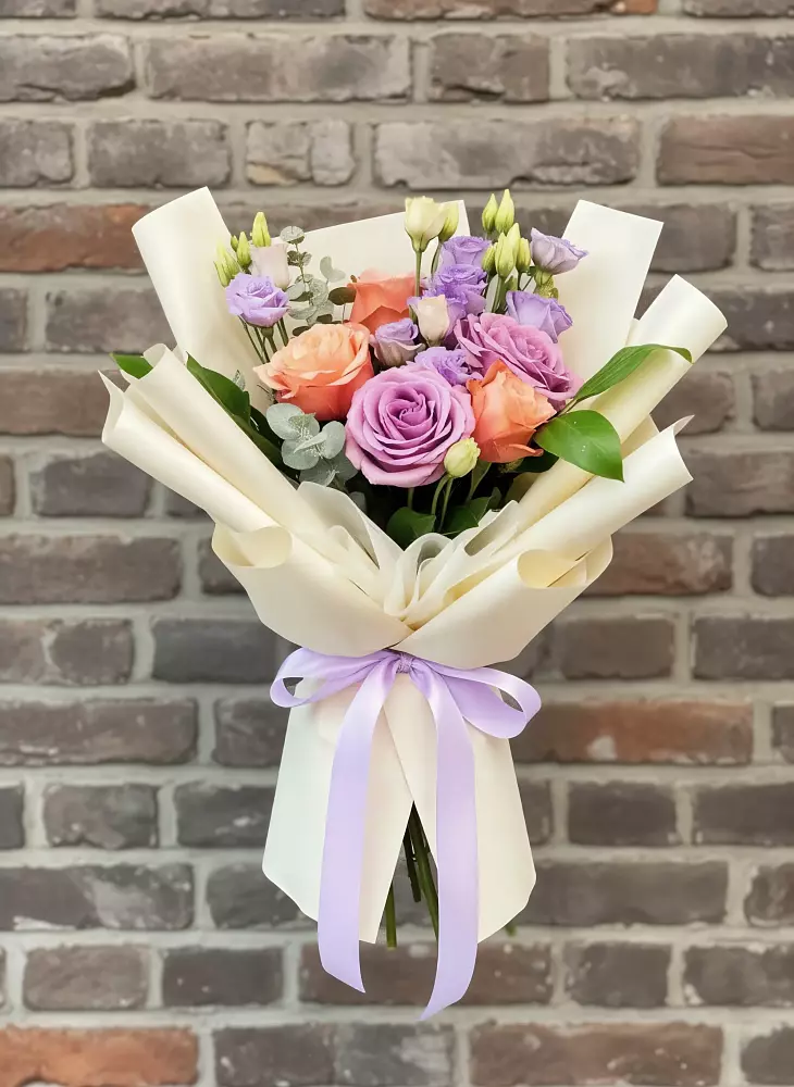 Букет цветов из: Лизиантусы и Розы в Загорянский