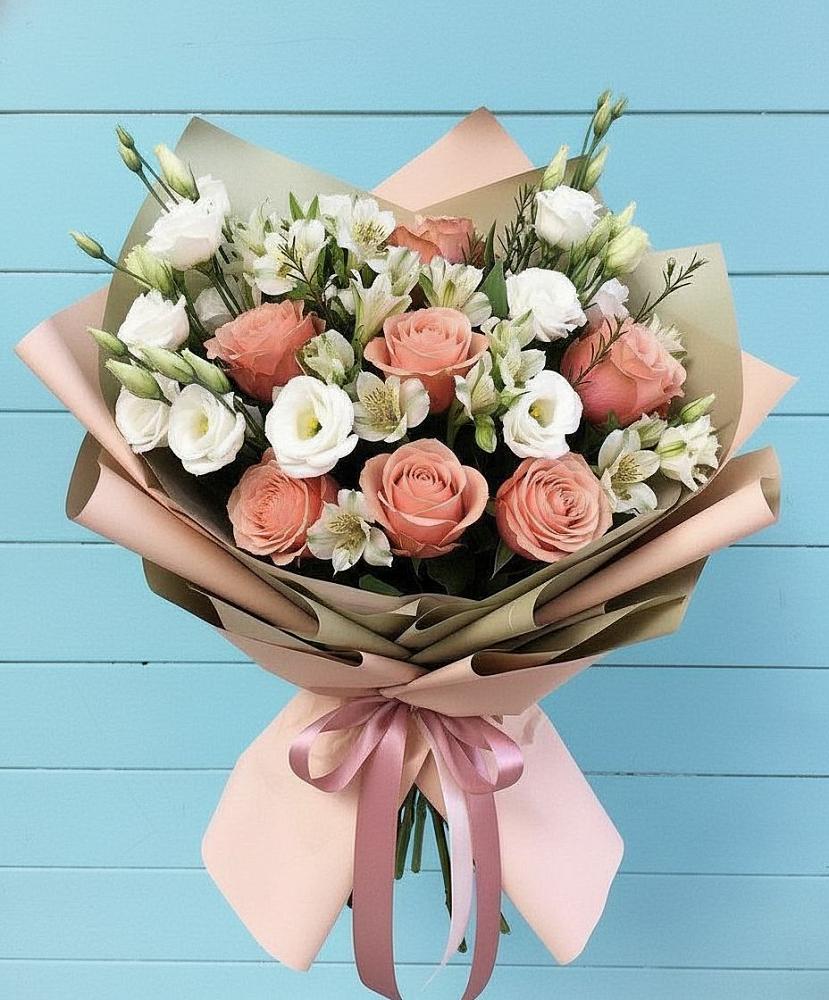 Букет цветов из: Розы, Альстромерии и Лизиантусы в Загорянский