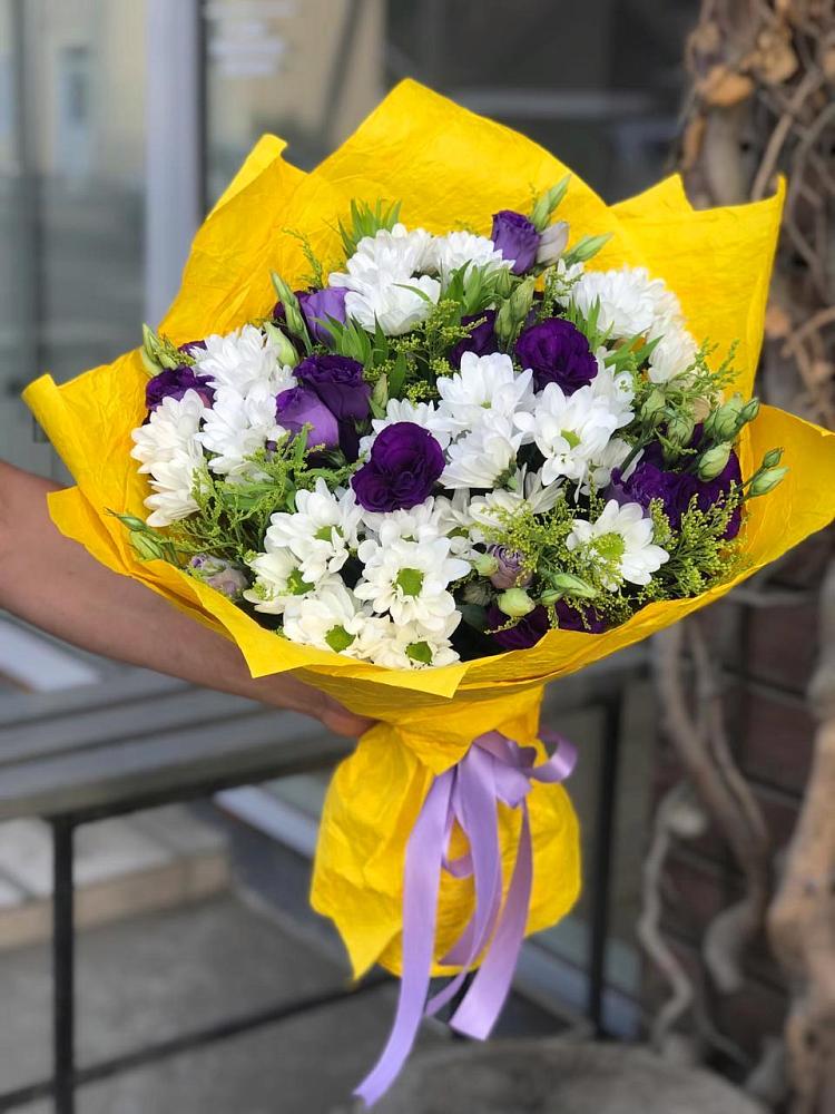 Букет цветов из: Ирисы, Хризантемы и Ромашки в Загорянский