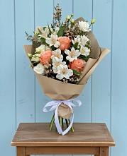 Букет цветов из:  Альстромерии, Лизиантусы, Розы и Хризантемы #REPLACE_PRED# Загорянский