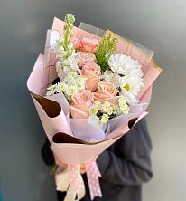 Букет цветов из:  Хризантемы и Розы в Загорянский