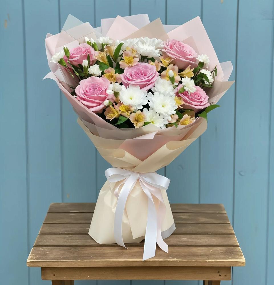 Букет цветов из: Гвоздики, Орхидеи и Розы в Загорянский