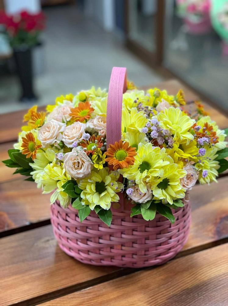 Цветочная композиция из Хризантемы и Розы в корзине в Загорянский