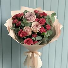 Букет цветов из:  Гвоздики и Розы в Загорянский
