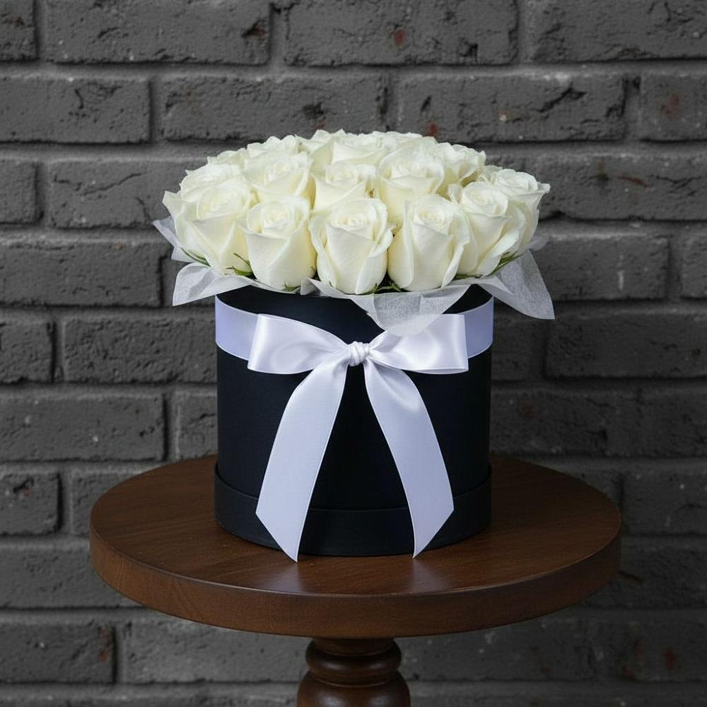 Цветочная композиция из Розы в шляпной коробке в Загорянский