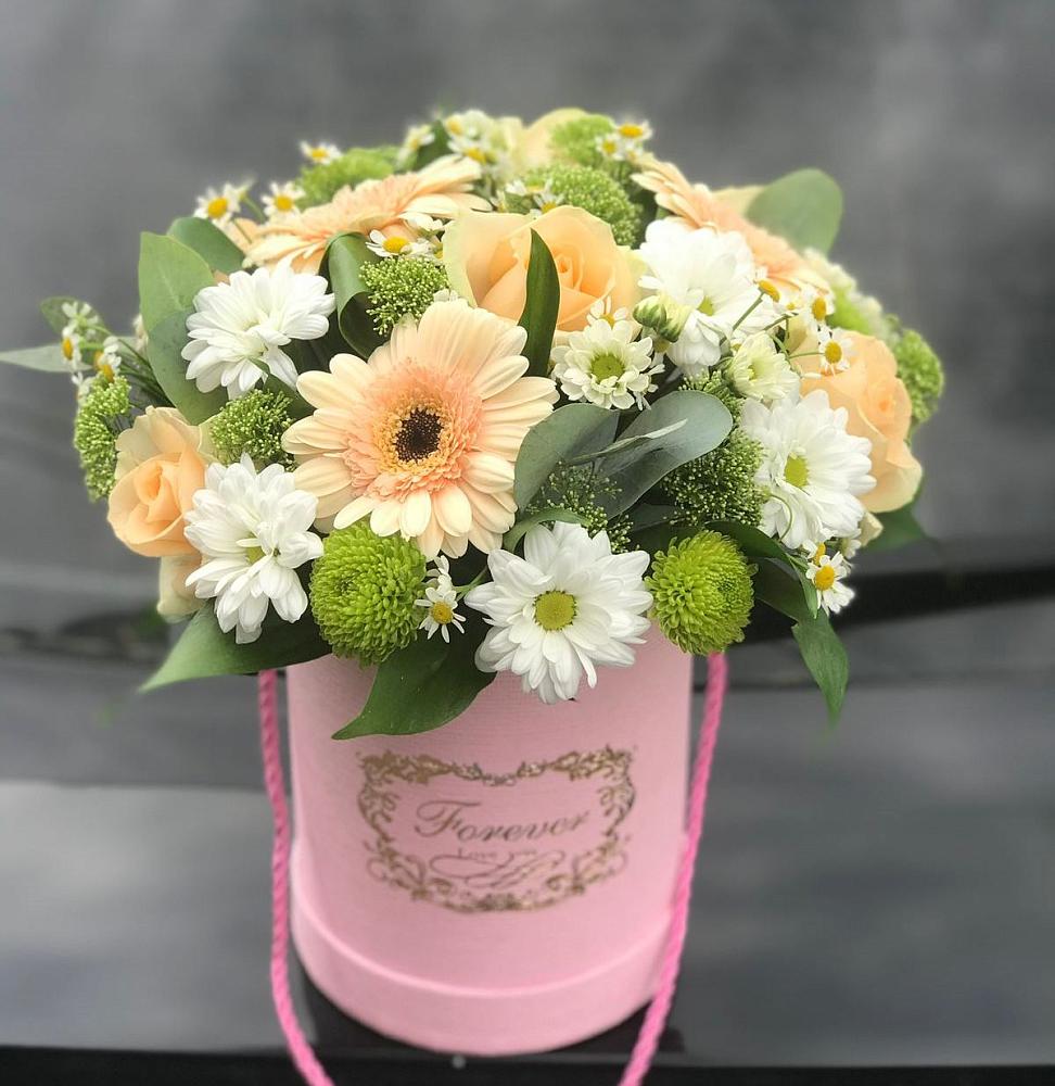 Цветочная композиция из Розы, Герберы и Хризантемы в шляпной коробке в Загорянский