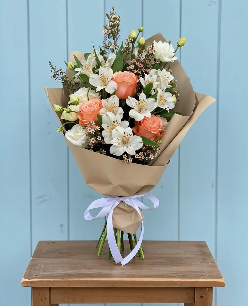 Букет цветов из: Альстромерии, Лизиантусы, Розы и Хризантемы в Загорянский