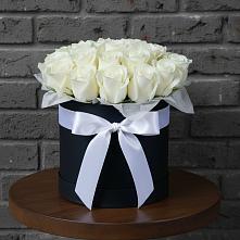 Цветочная композиция из Розы в шляпной коробке в Загорянский